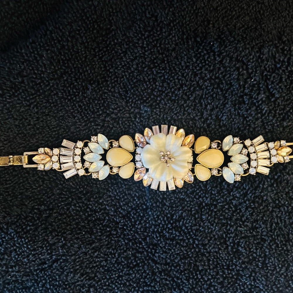 Lovely Chloe + Isabel Crystal Floral Bracelet of Beautiful Pale Colors - Picture 6 of 8